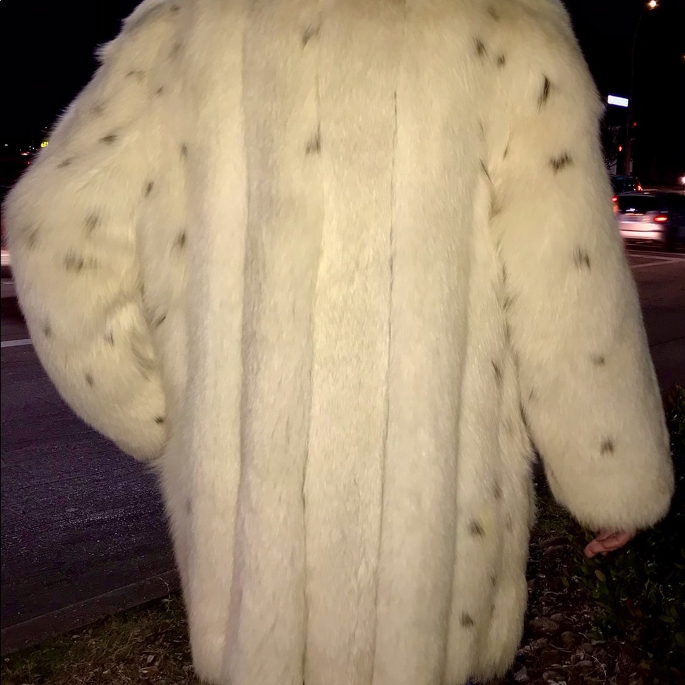 Behind every great woman is a High Quality Fur - Picture 6 of 7